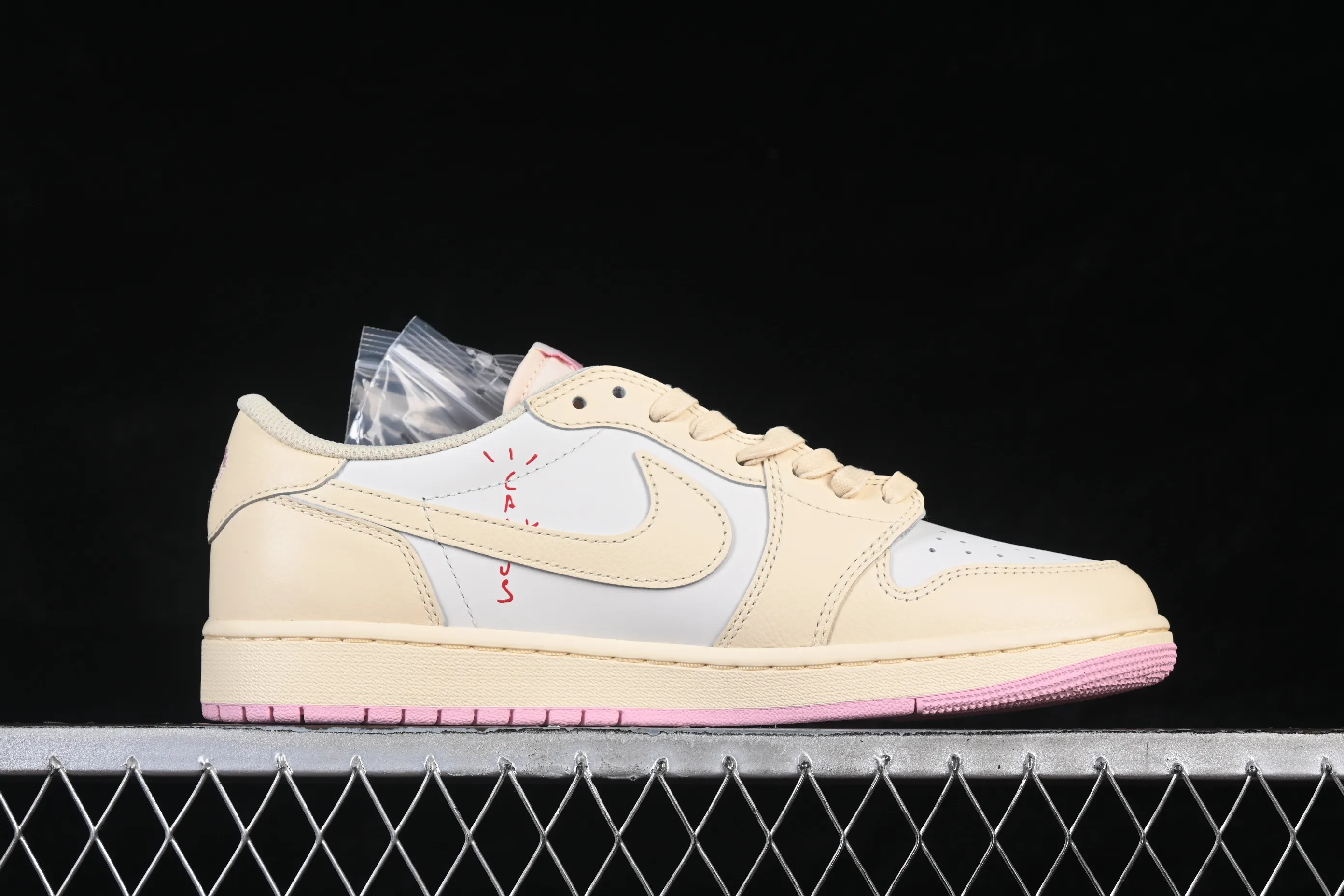 All Categories Air Jordan Jordan Series Basketball Shoes Air Jordan 1 Low Foreign Trade Version Travis Scott x Air Jordan 1 Low OG AJ1 Joe 1 Joint Undercut IQ7604-100
